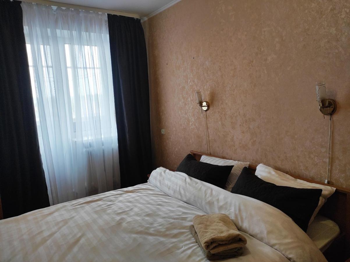 Comfortable Apartments In Centre With 3 Bedrooms Rivne Exteriér fotografie